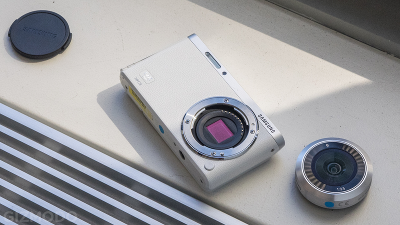 Illustration for article titled Samsung NX Mini: A Tiny New Camera System For the Selfie Generation